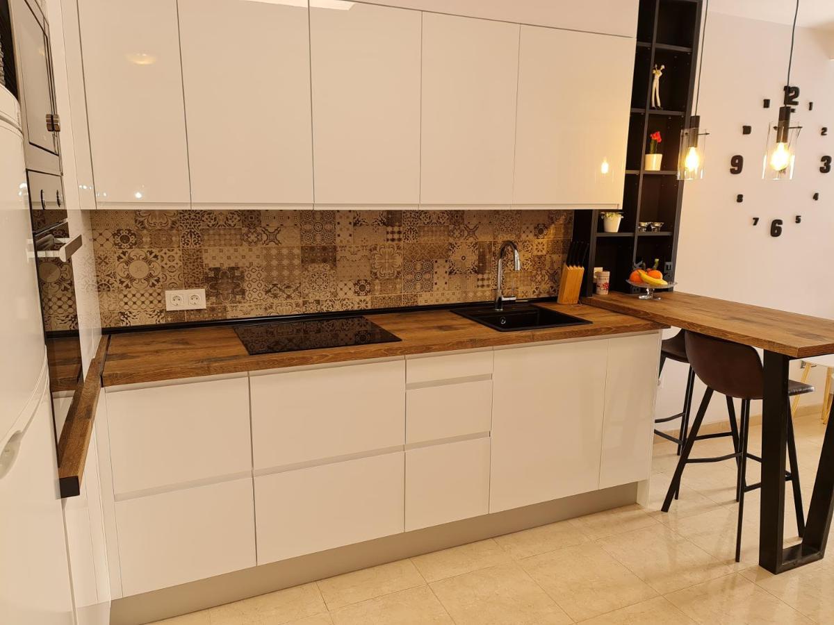 Sybarix Apartment: Precioso Con Vistas Al Golf Y El Mar La Envia
